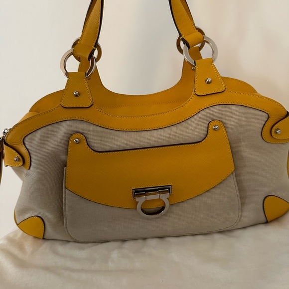 Salvatore Ferragamo summer satchel in great pre-owned condition - Picture 13 of 16